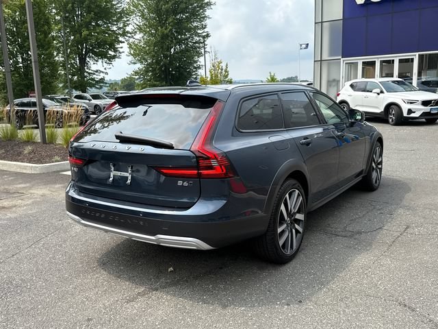 Certified 2025 Volvo V90 B6 Cross Country Ultra AWD/4WD image 4