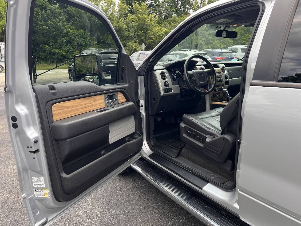 Used 2011 Ford F150 Lariat w/ Lariat Chrome Pkg AWD/4WD image 14