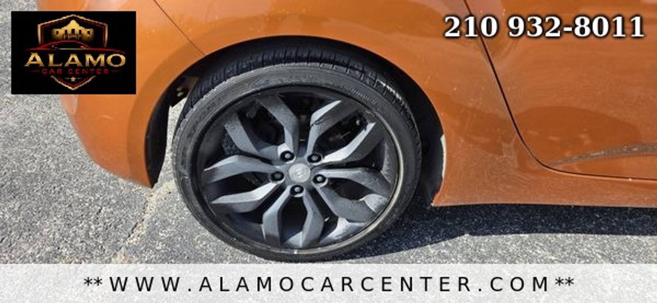 Used 2013 Hyundai Veloster w/ Style Pkg FWD image 11