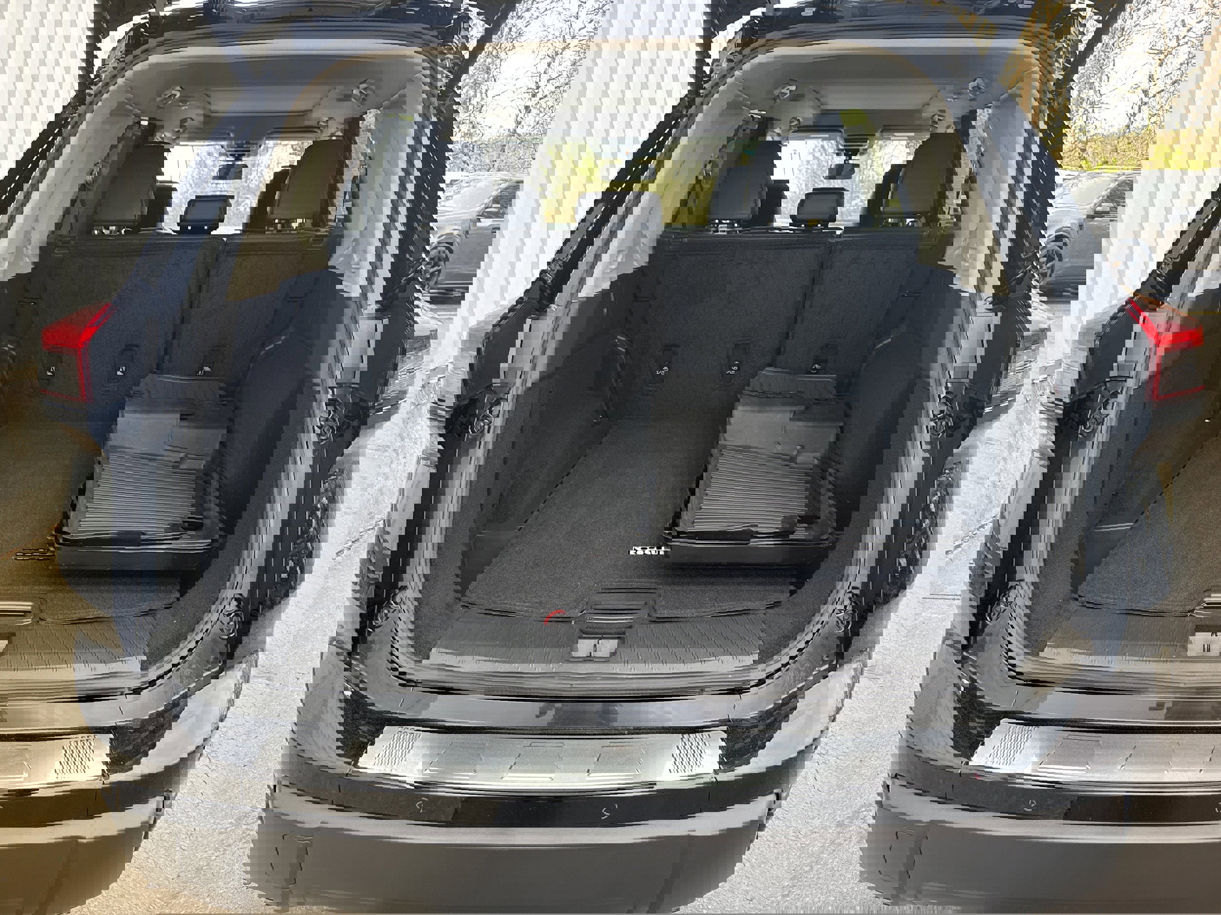 Used 2025 Nissan Rogue SV w/ SV Premium Package image 14