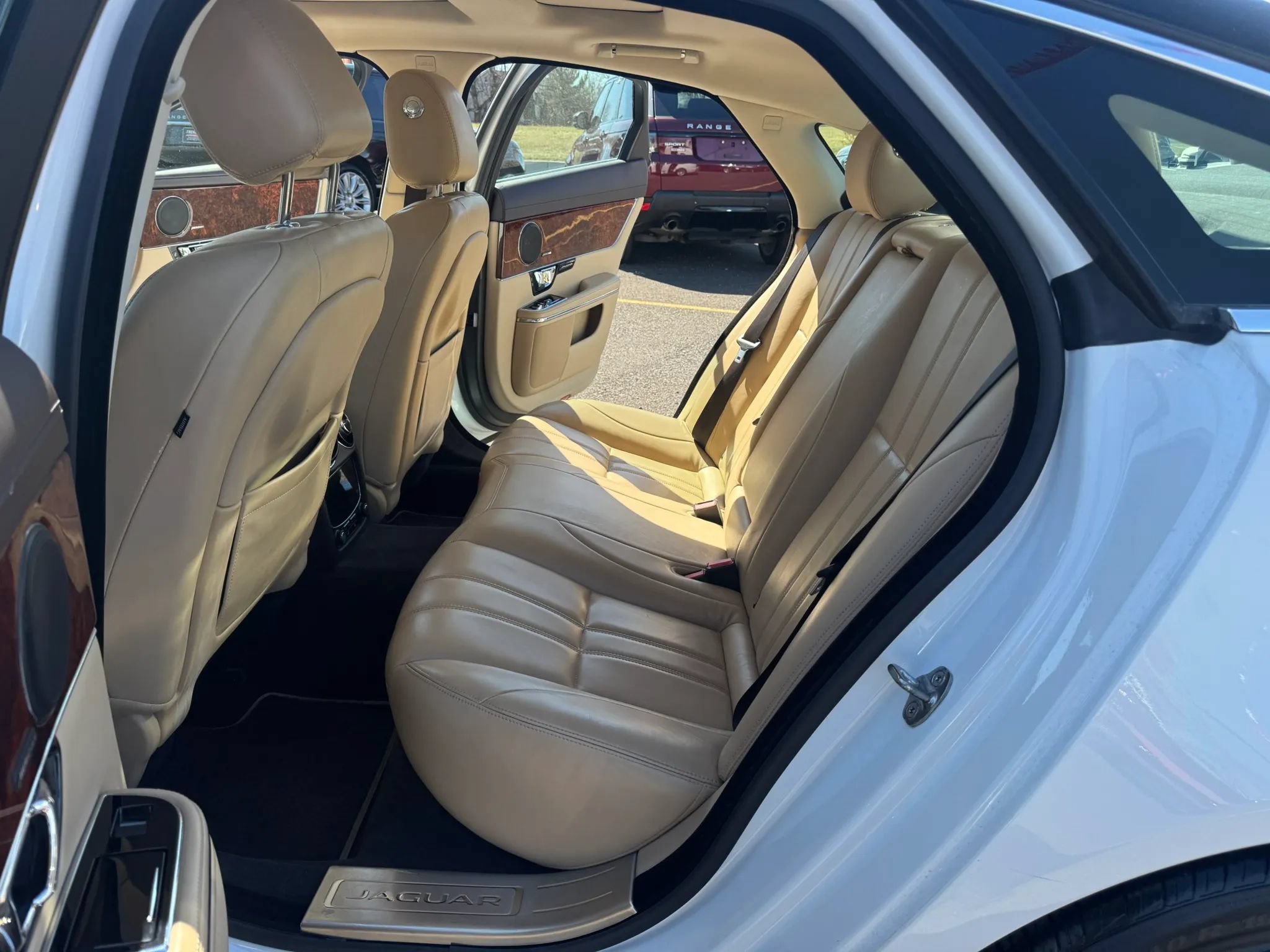 Used 2015 Jaguar XJ RWD image 17