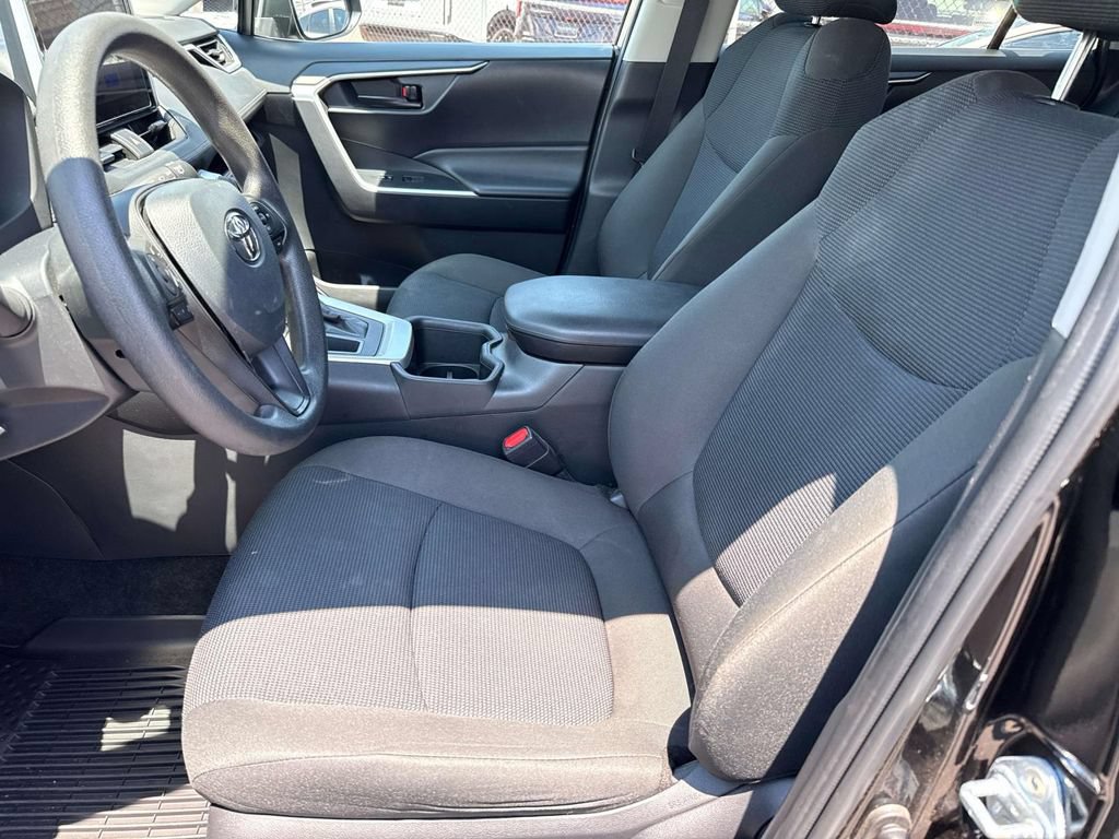Used 2024 Toyota RAV4 LE AWD/4WD image 19