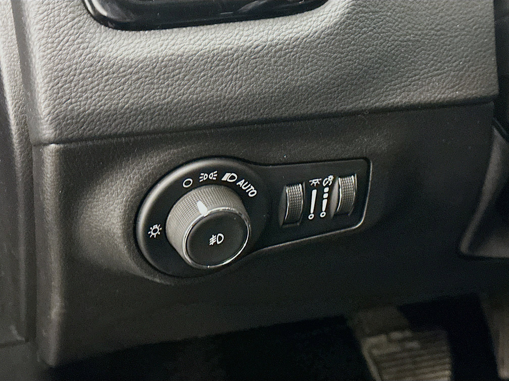 Used 2019 Jeep Compass Limited image 17