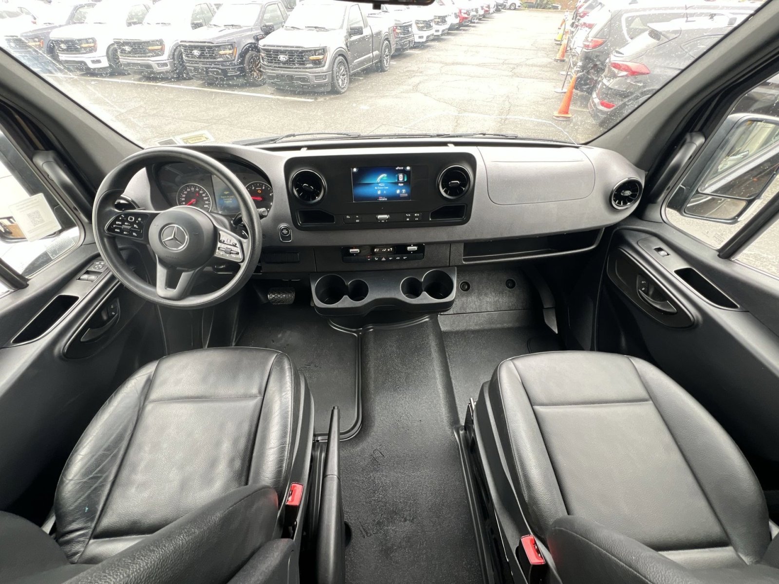 Used 2024 Mercedes-Benz Sprinter 2500 image 30
