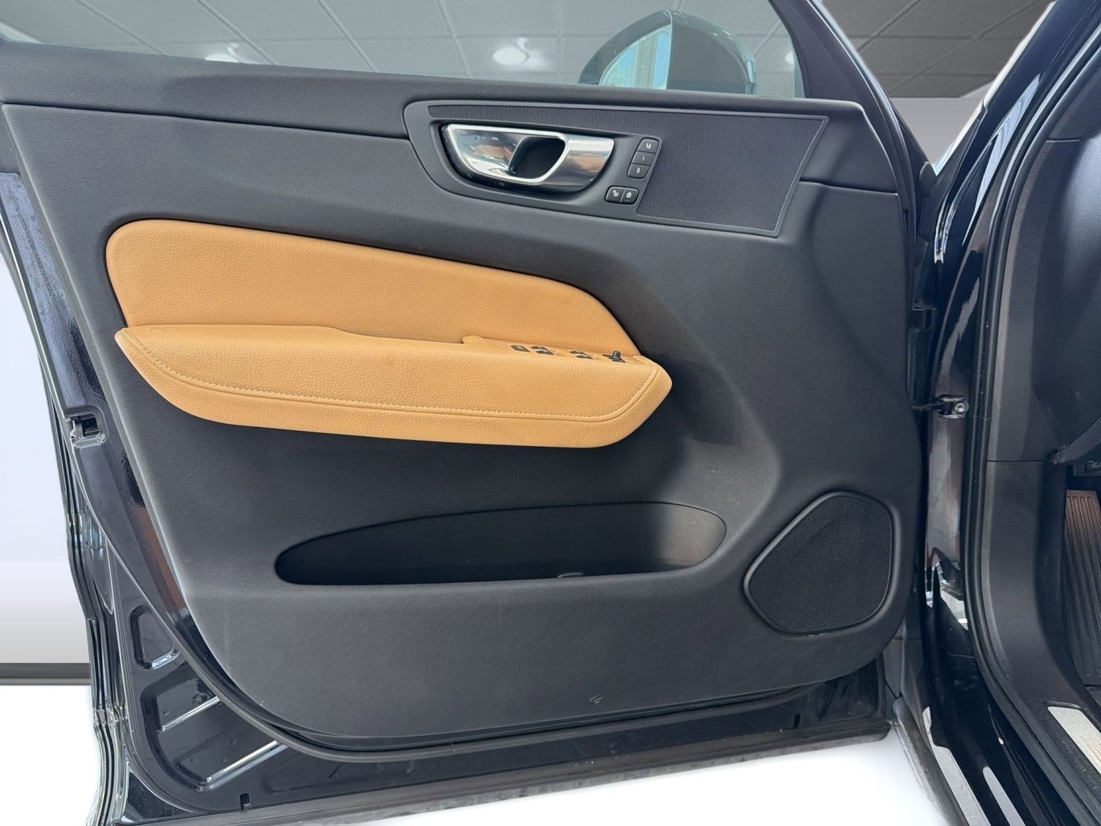 Used 2020 Volvo XC60 T5 Momentum w/ Protection Package Premier FWD image 22