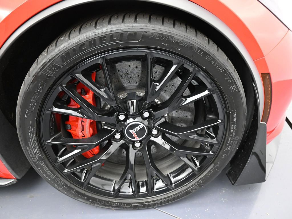 Used 2015 Chevrolet Corvette Z06 w/ 3LZ Preferred Equipment Group RWD image 28