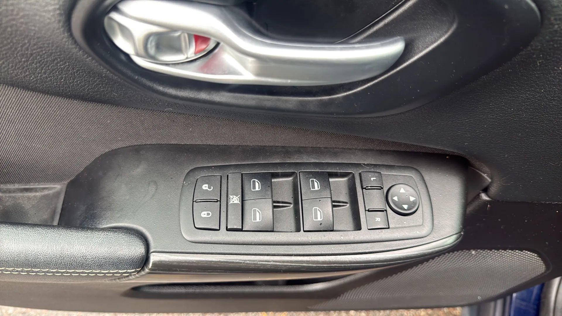 Used 2014 Jeep Cherokee Sport image 18