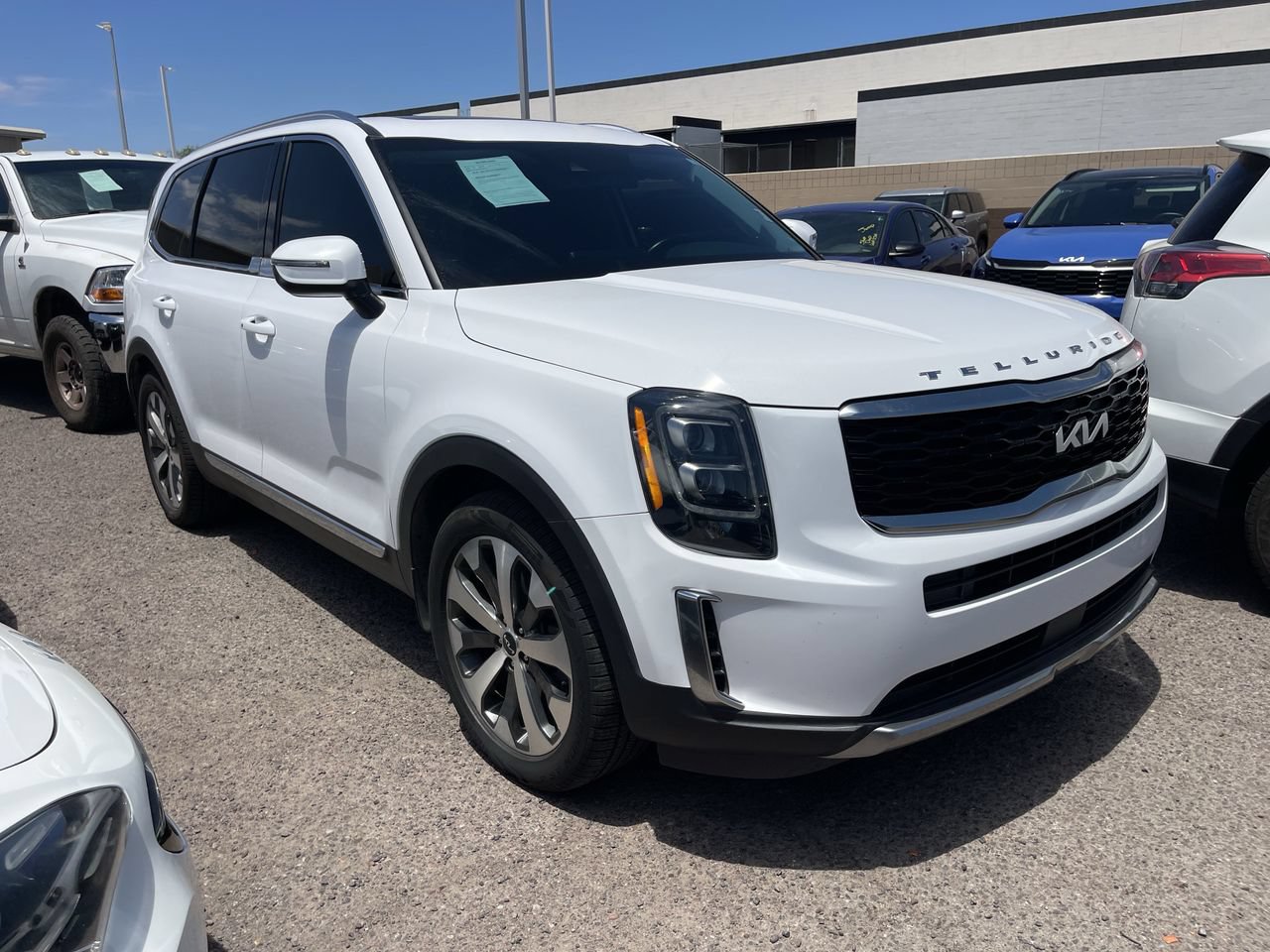 Used 2022 Kia Telluride EX w/ EX Premium Package FWD image 2