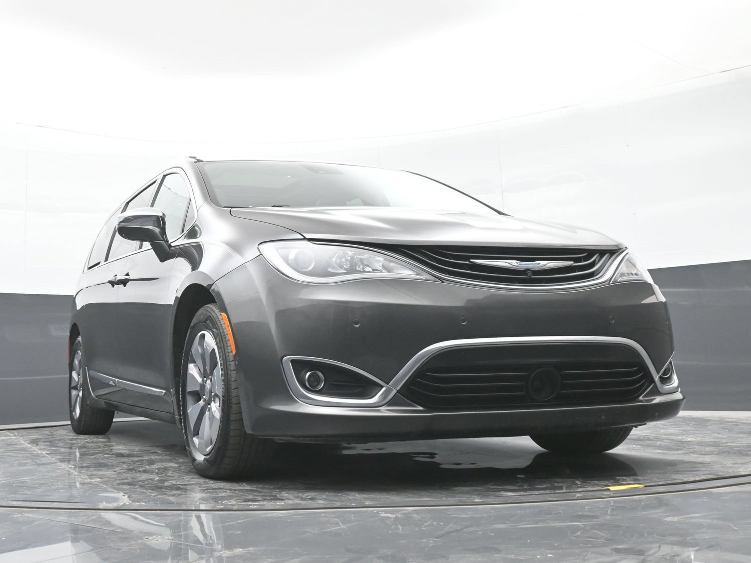 Used 2018 Chrysler Pacifica Limited w/ Advanced Safetytec Group FWD image 43