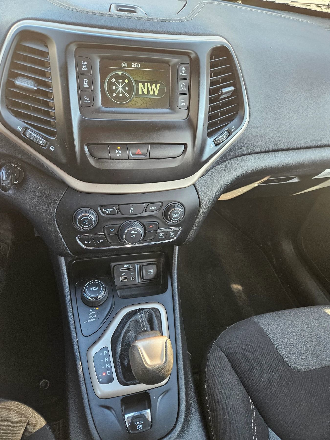 Used 2017 Jeep Cherokee Sport w/ Safety Group image 12