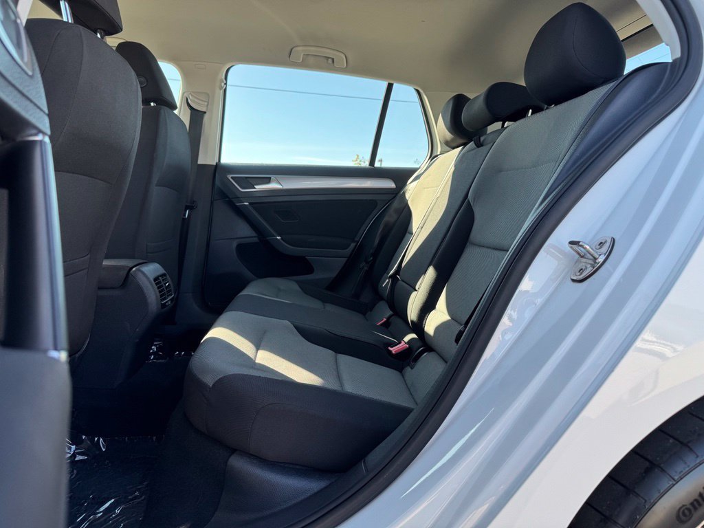Used 2016 Volkswagen e-Golf SE w/ DC Fast Charging Package FWD image 8