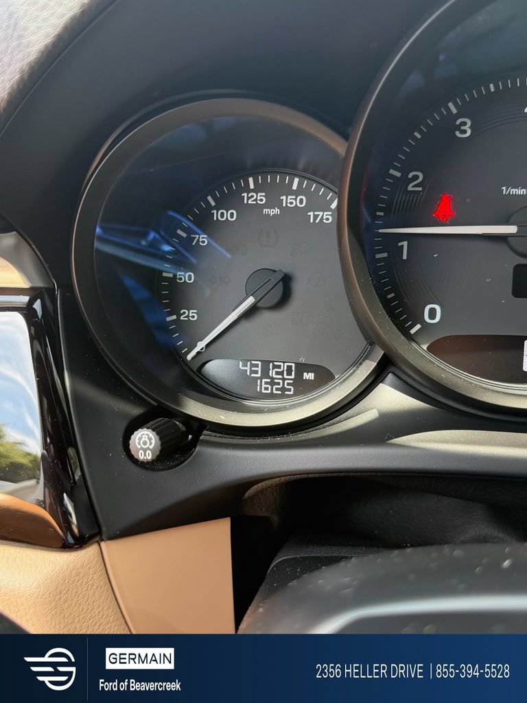Used 2022 Porsche Macan AWD/4WD image 4