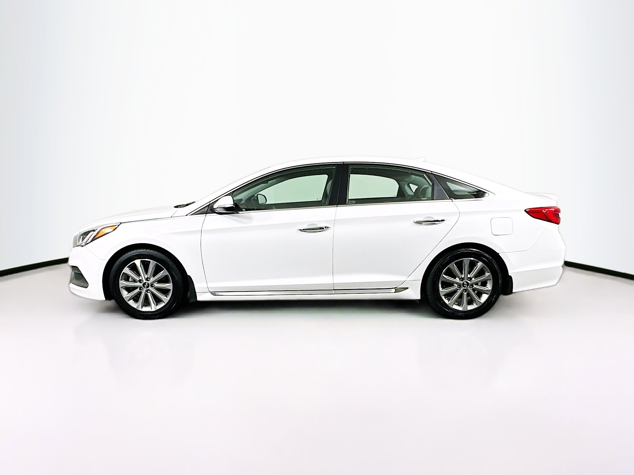 Used 2017 Hyundai Sonata Limited w/ Tech Package 03 image 4