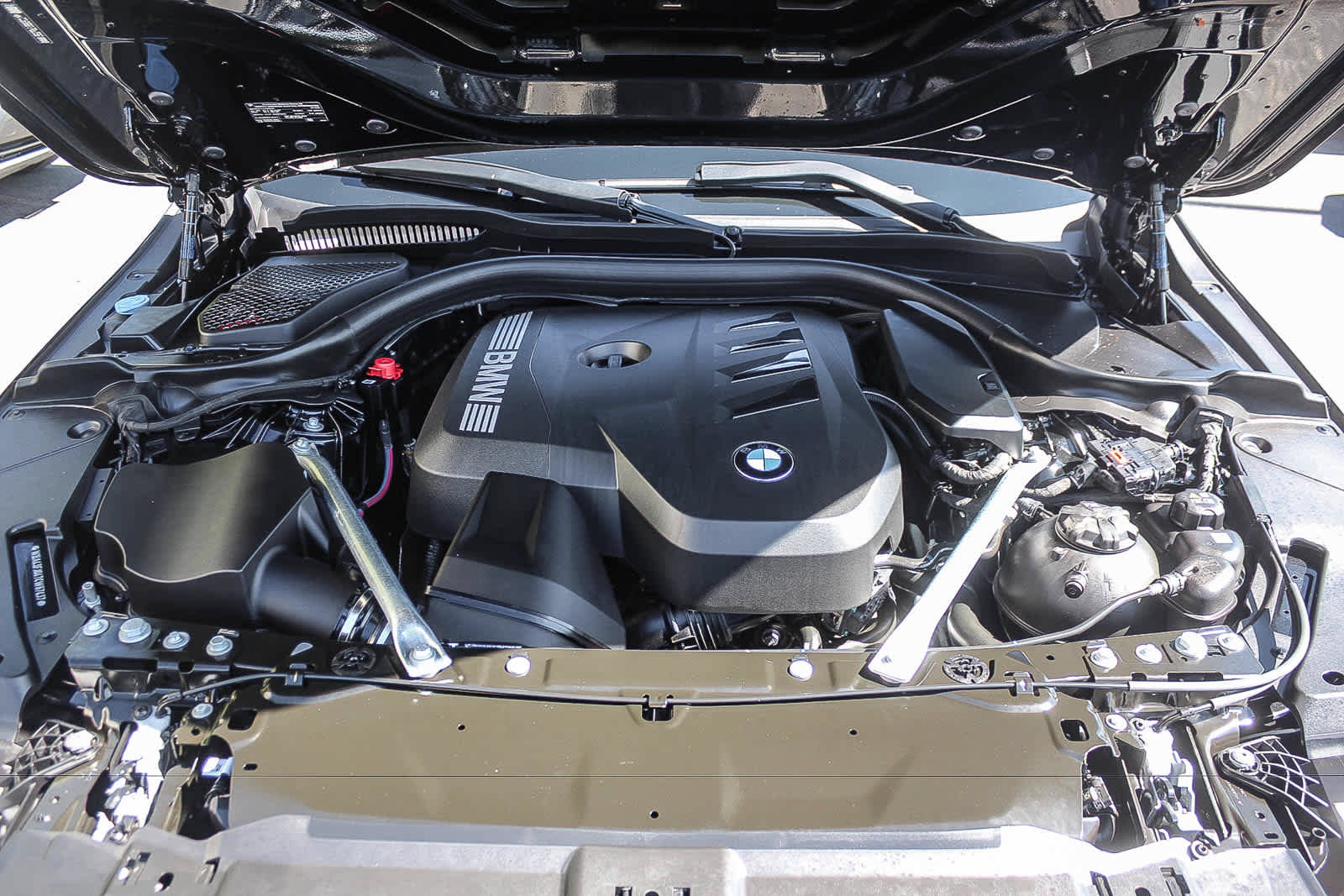 Used 2026 BMW 530i w/ M Sport Package RWD image 27