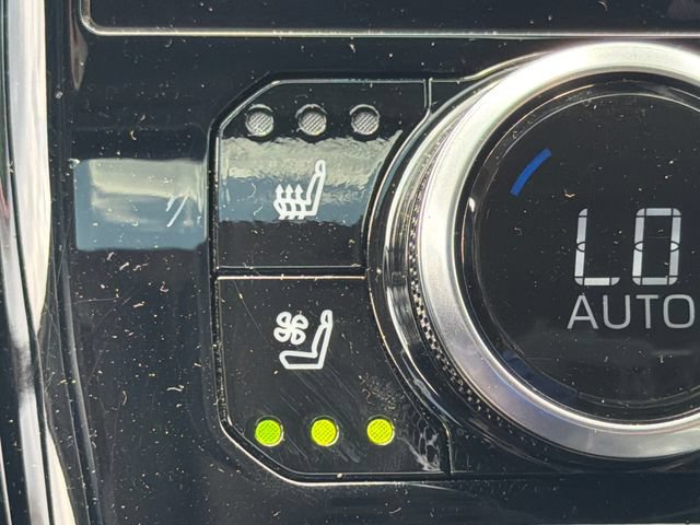 Used 2023 Toyota Highlander Limited FWD image 31
