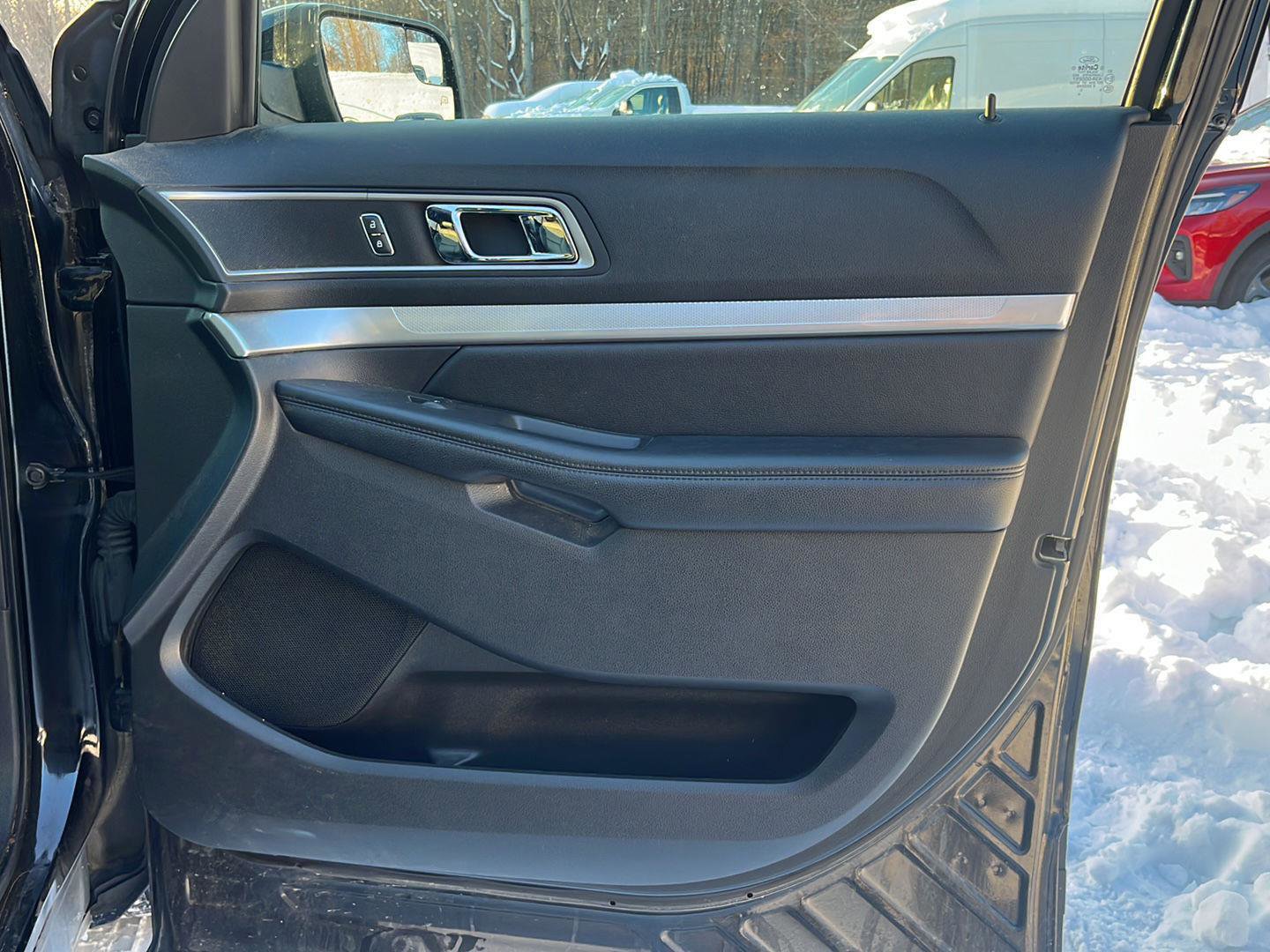 Used 2016 Ford Explorer XLT w/ Equipment Group 202A image 30