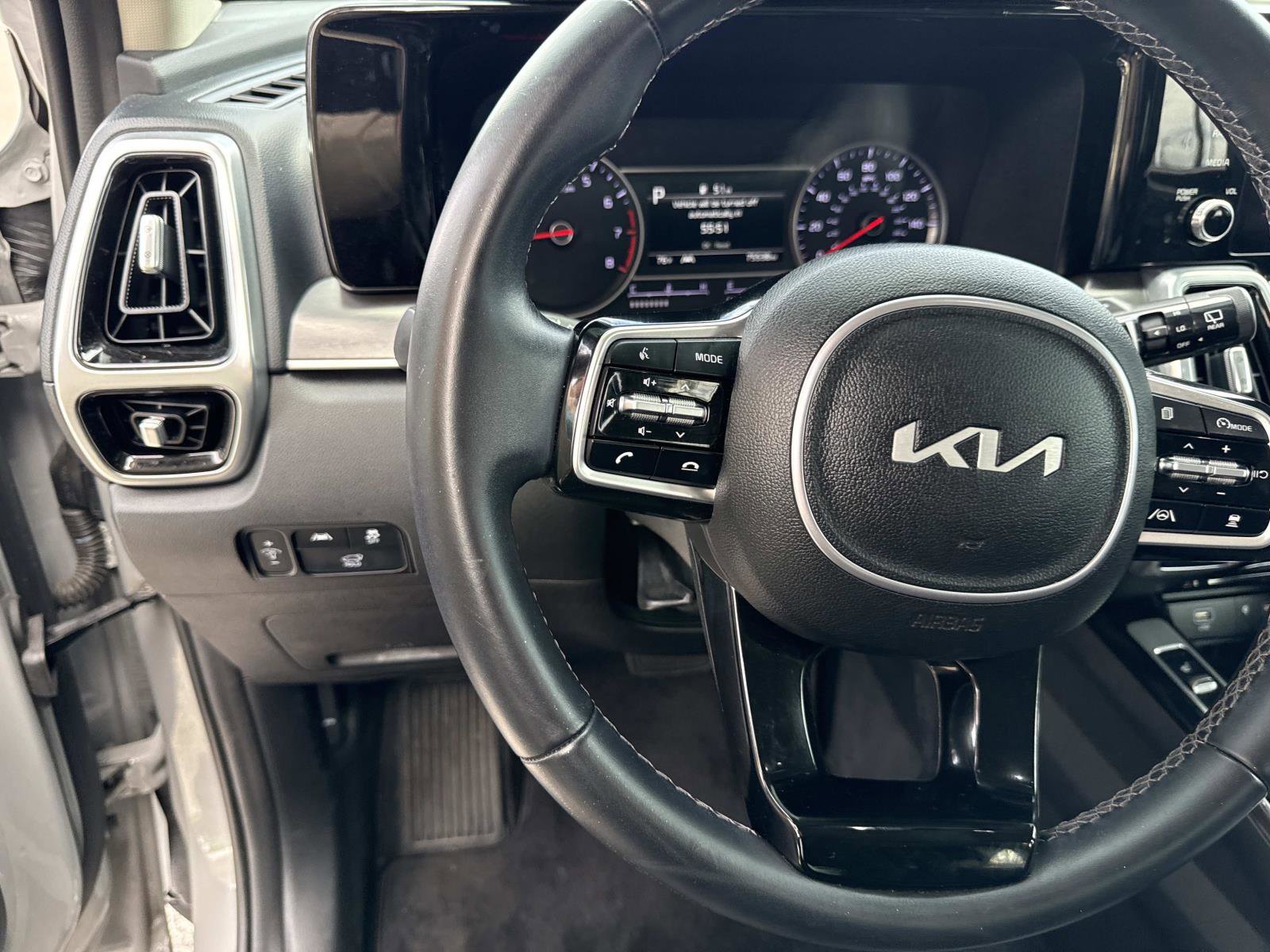 Used 2022 Kia Sorento SX AWD/4WD image 29