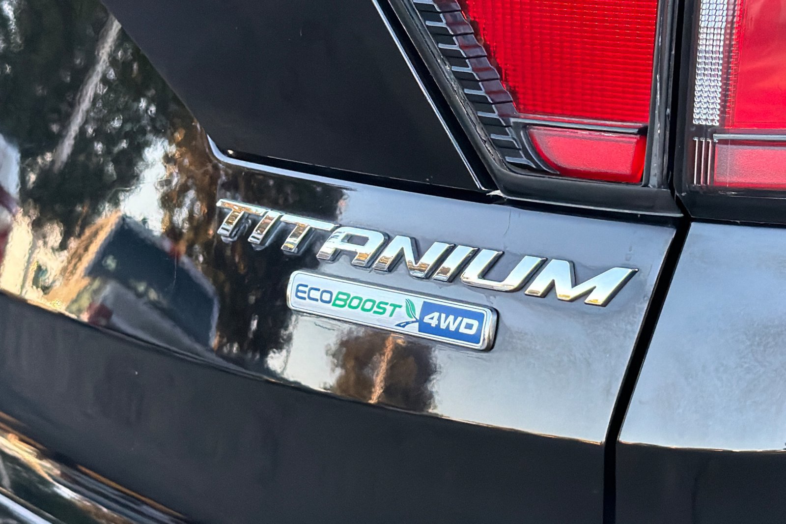Used 2017 Ford Escape Titanium AWD/4WD image 28