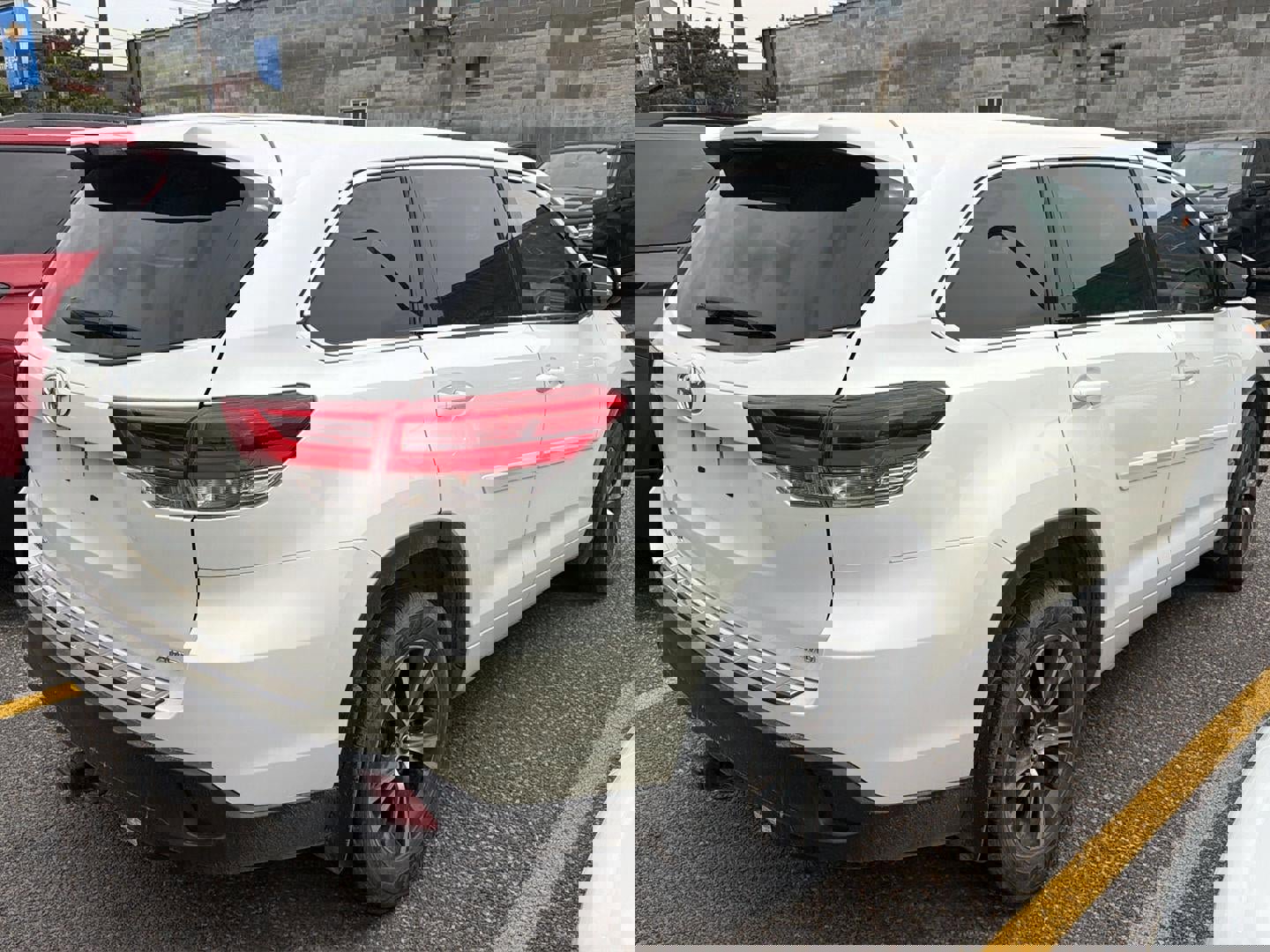 Used 2018 Toyota Highlander LE w/ Protection Package #3 AWD/4WD image 4