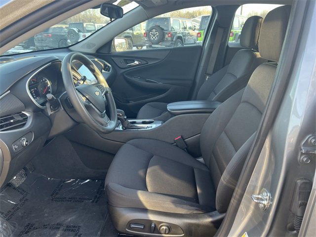 Used 2023 Chevrolet Malibu LT image 3