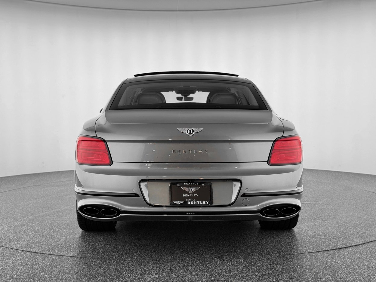 Used 2023 Bentley Flying Spur Azure image 8