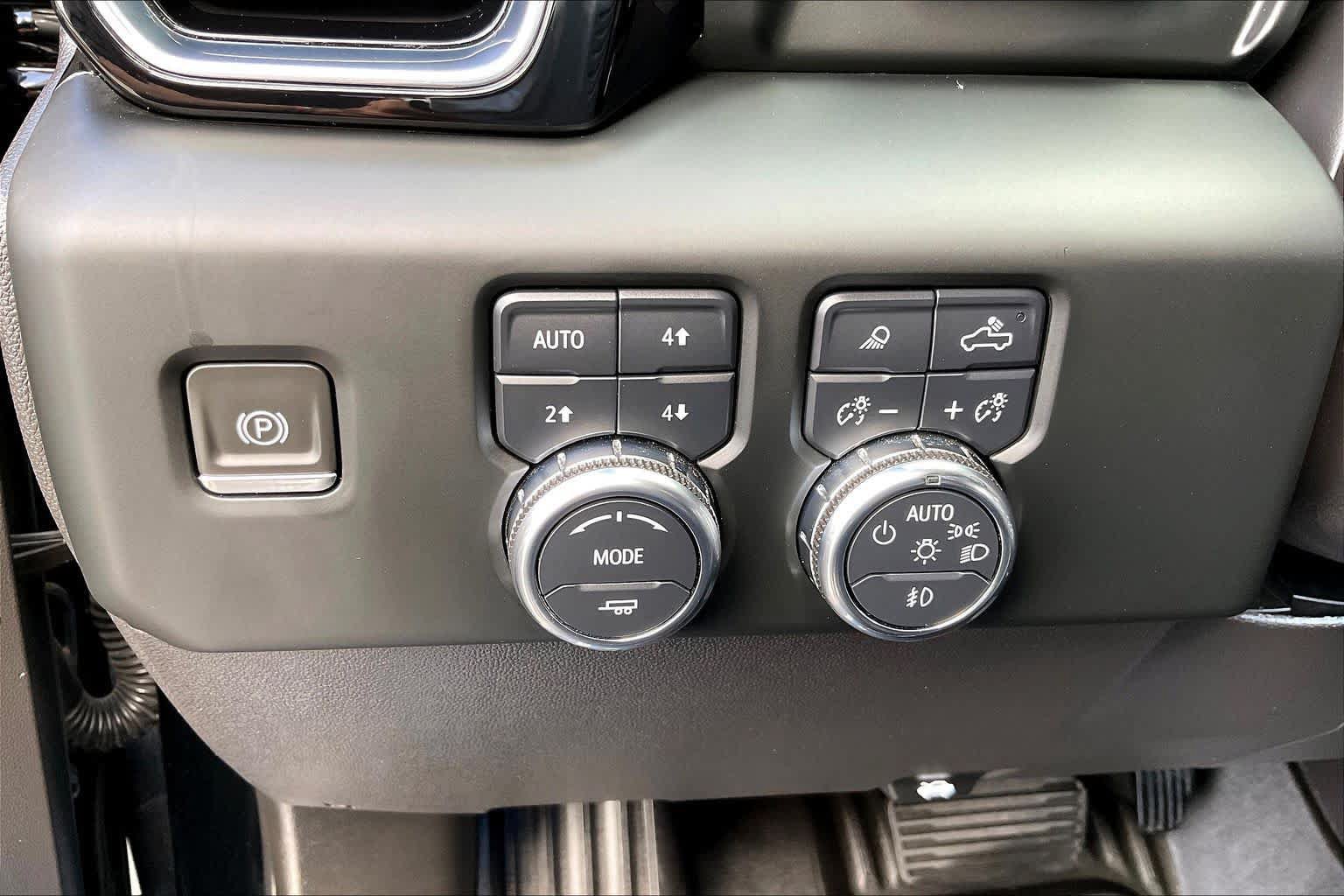 Used 2024 GMC Sierra 1500 Denali w/ Technology Package AWD/4WD image 15