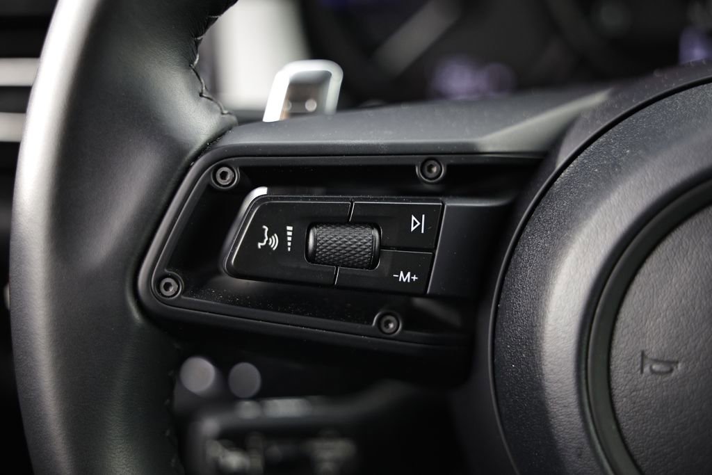 Certified 2026 Porsche Macan image 36