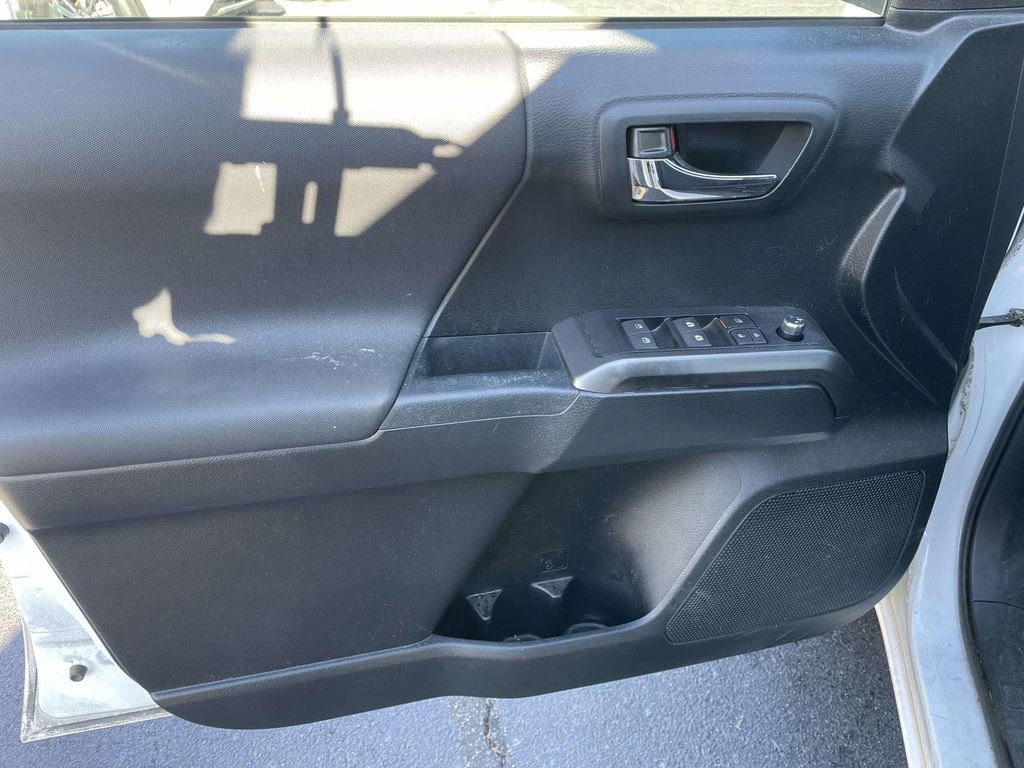 Used 2018 Toyota Tacoma TRD Sport image 25