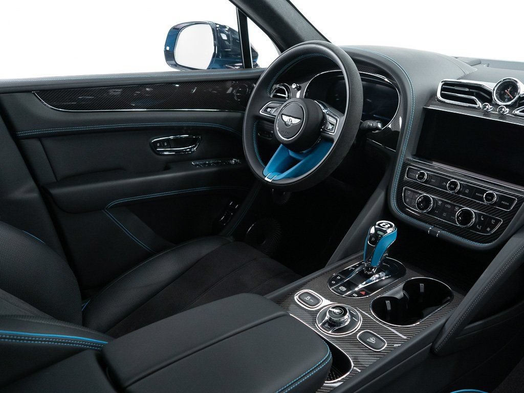 Certified 2025 Bentley Bentayga AWD/4WD image 29