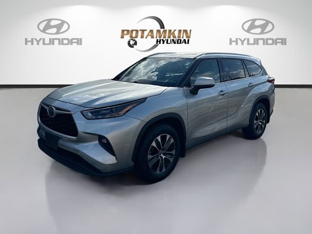 Used 2022 Toyota Highlander XLE image 1