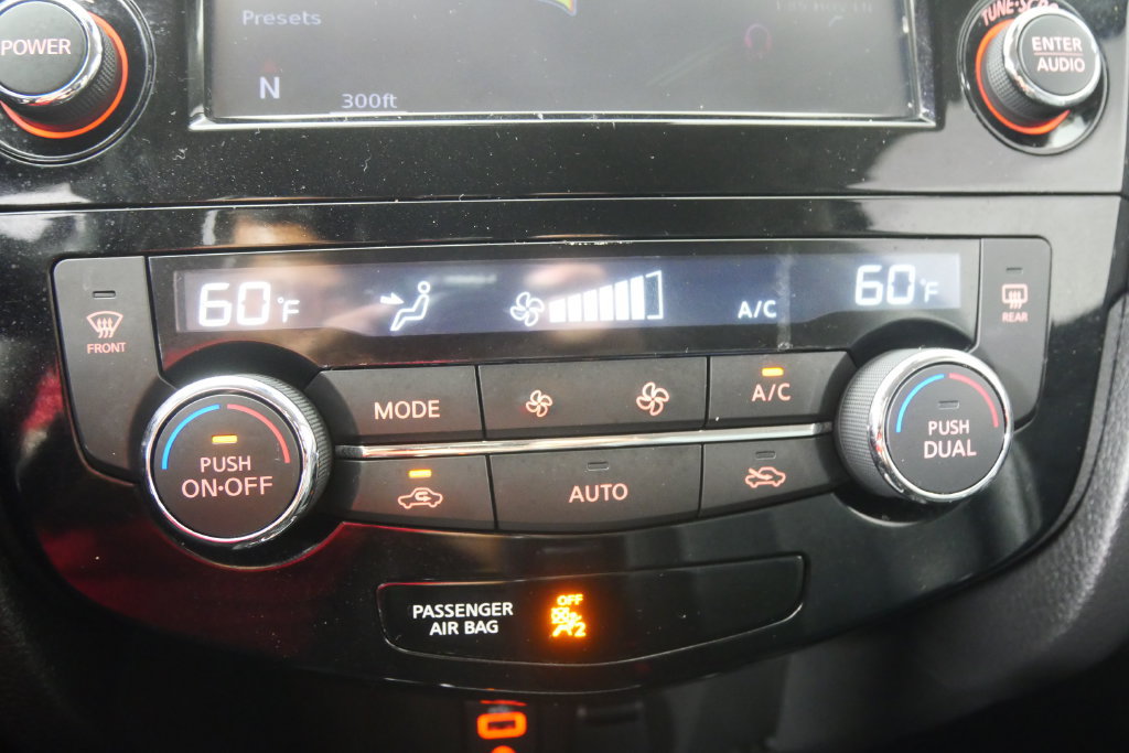 Used 2017 Nissan Rogue SL FWD image 20