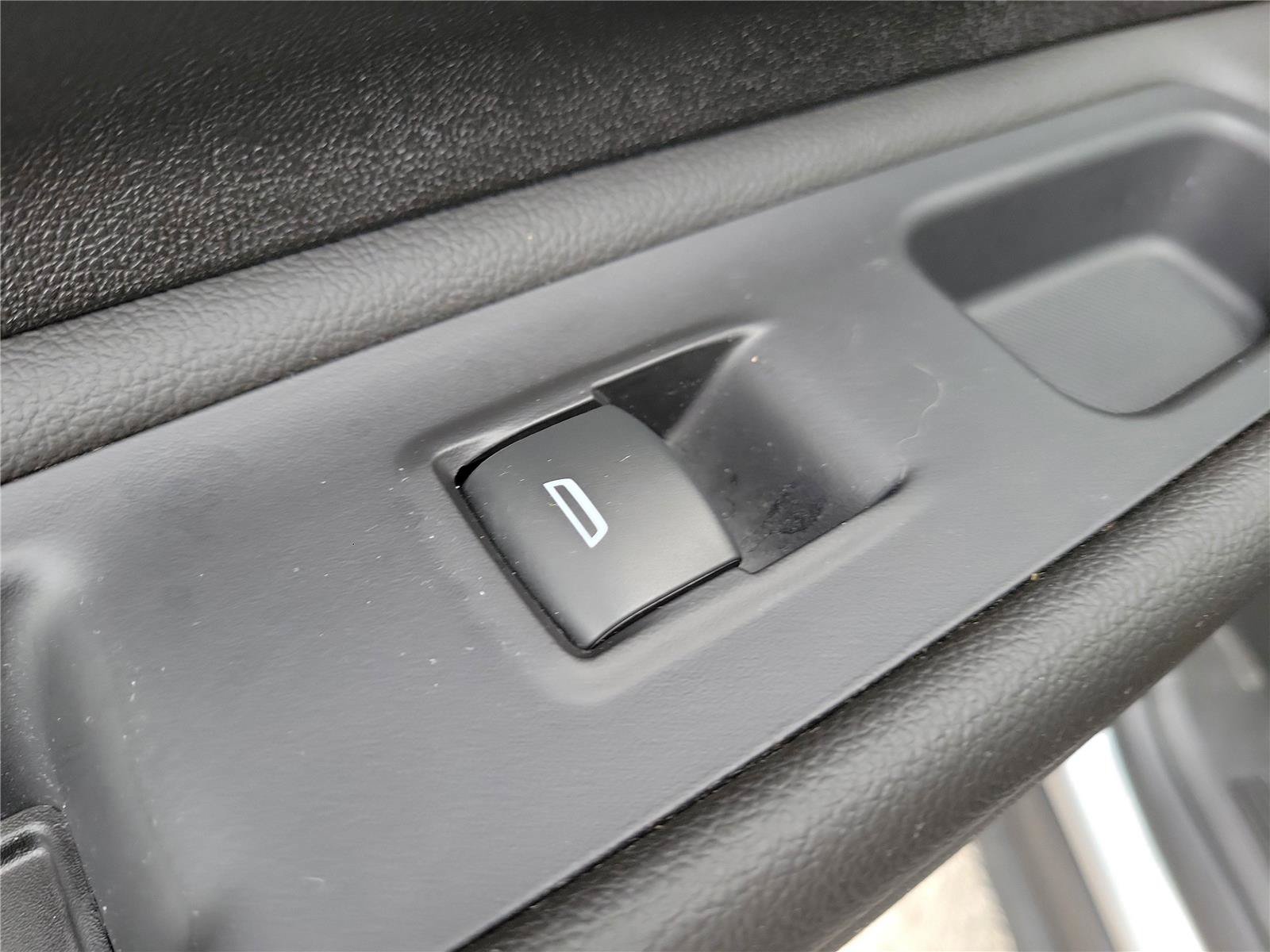 Used 2023 GMC Terrain SLE w/ Driver Convenience Package FWD image 16