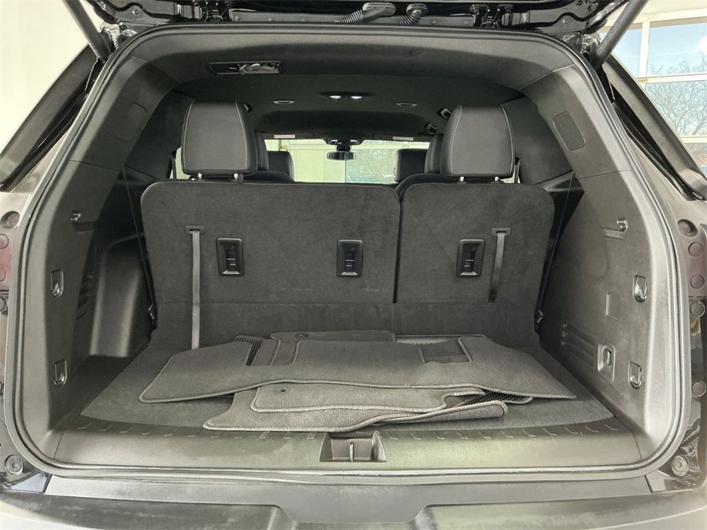 Used 2023 Chevrolet Traverse LT w/ LPO, Roadside Safety Package image 32