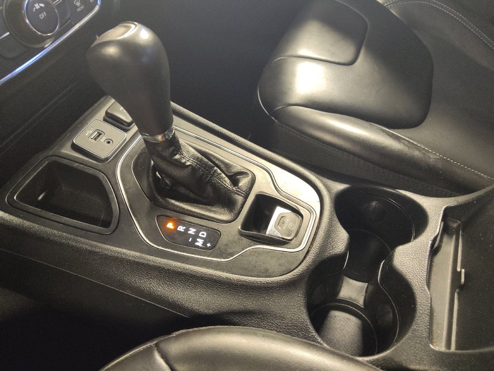 Used 2019 Jeep Cherokee Latitude Plus FWD image 26