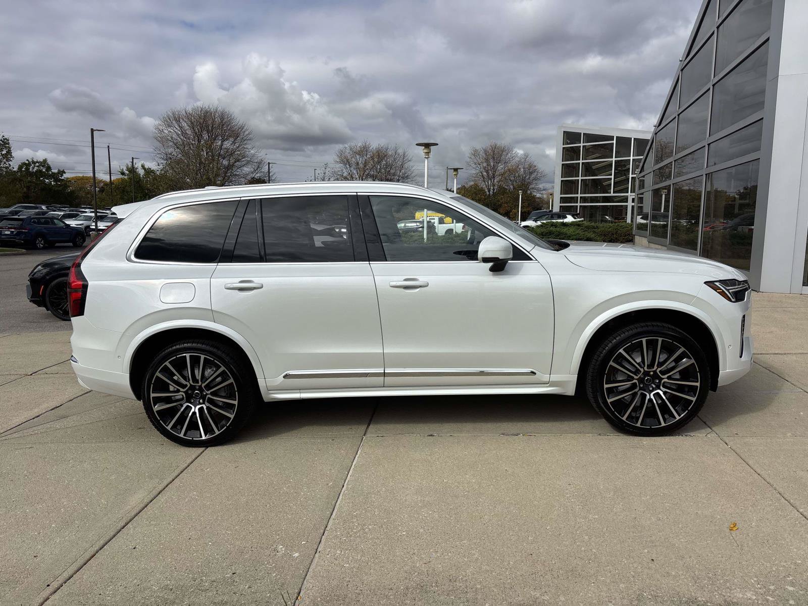 Used 2026 Volvo XC90 B6 Plus w/ Protection Package Premier AWD/4WD image 8