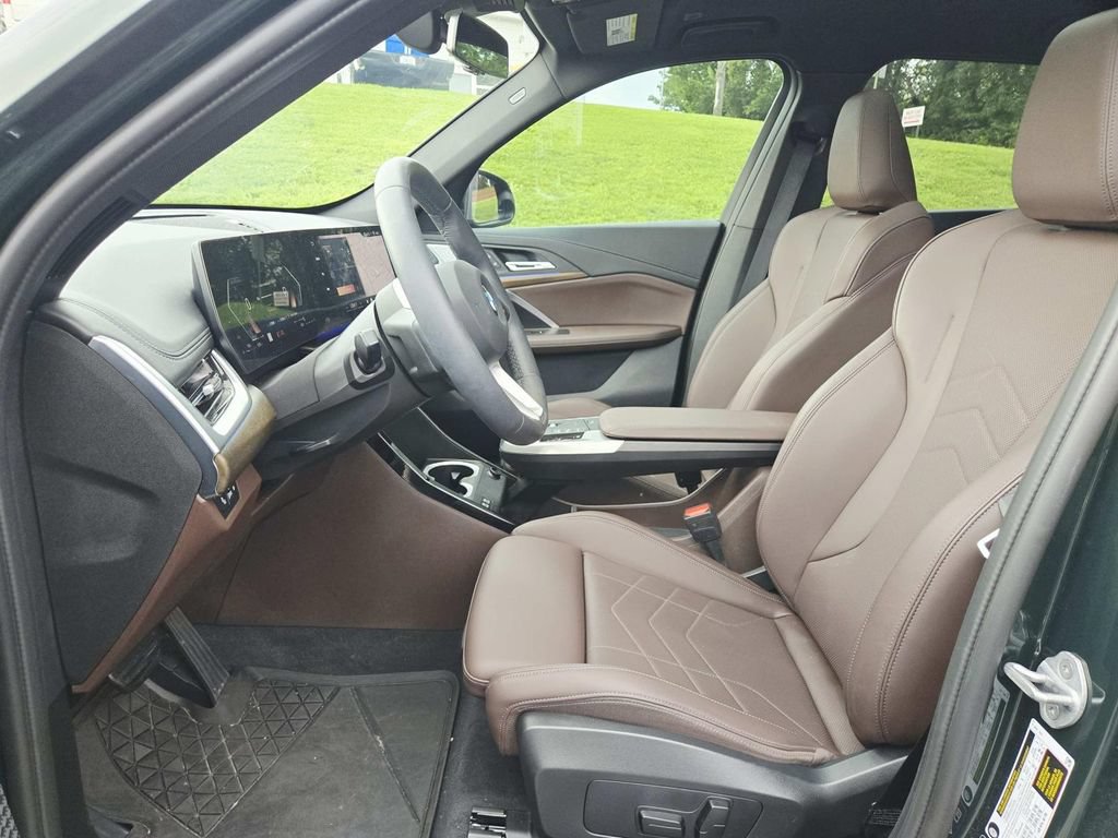 Used 2025 BMW X1 xDrive28i AWD/4WD image 12