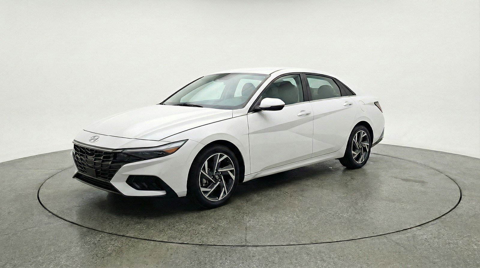 Used 2025 Hyundai Elantra SEL FWD image 3