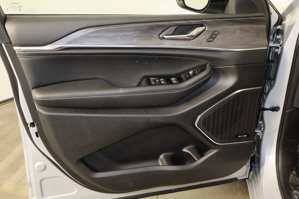 New 2024 Jeep Grand Cherokee Overland image 19