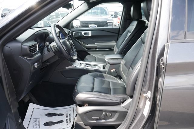 Used 2020 Ford Explorer XLT w/ Equipment Group 202A image 2