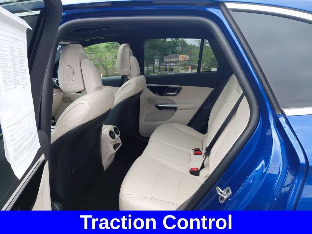 Used 2025 Mercedes-Benz GLC 300 4MATIC image 16