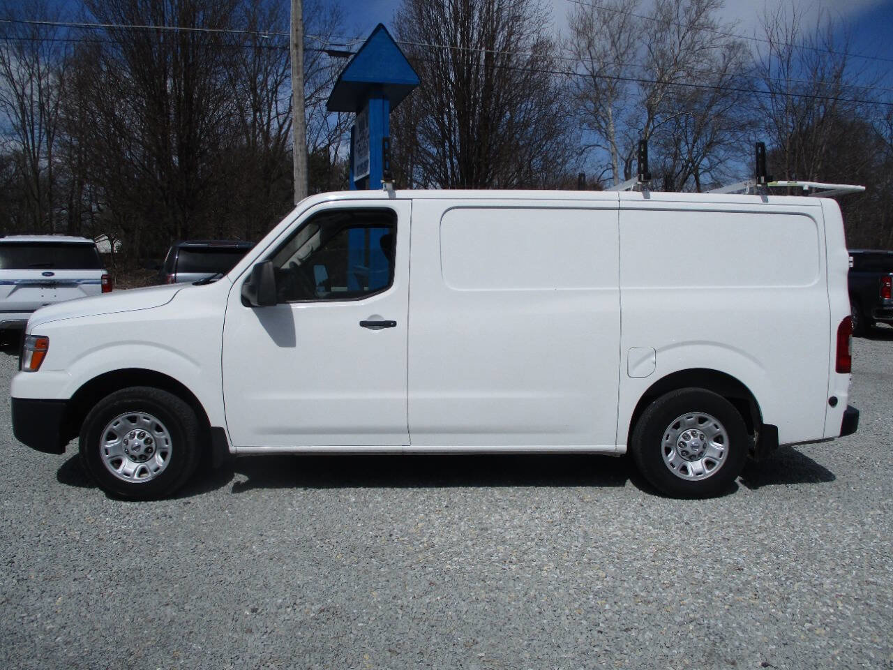 Used 2020 Nissan NV 2500 SV image 2