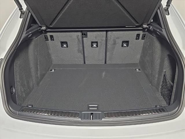 Certified 2025 Porsche Macan image 13