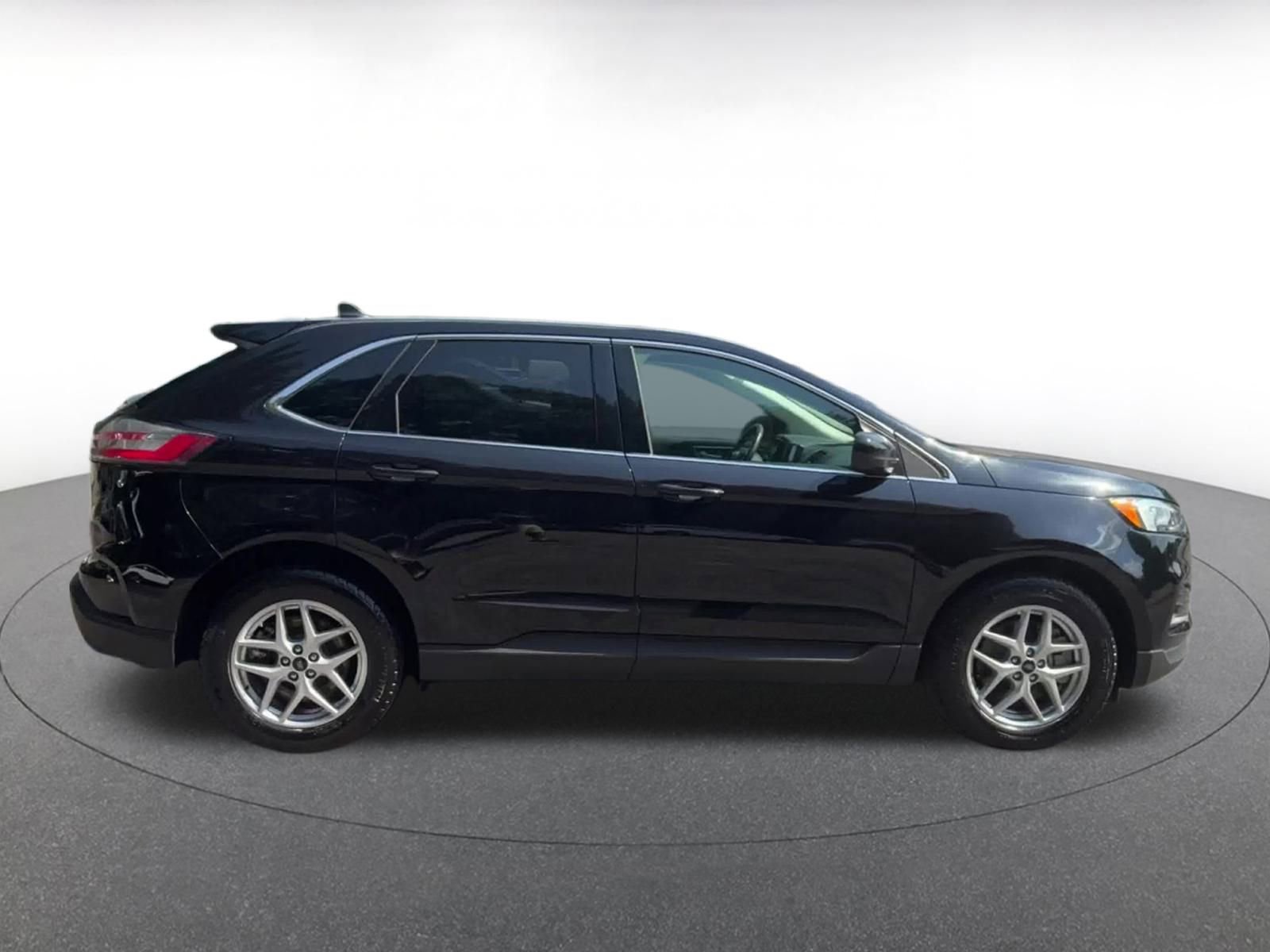 Used 2024 Ford Edge SEL image 16