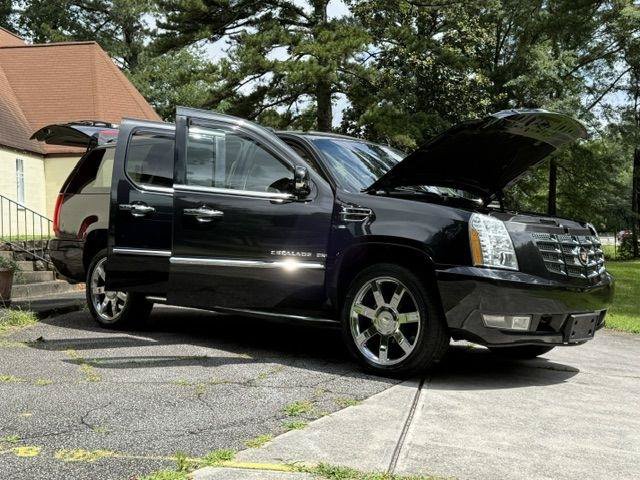 Used 2013 Cadillac Escalade ESV Luxury AWD/4WD image 35