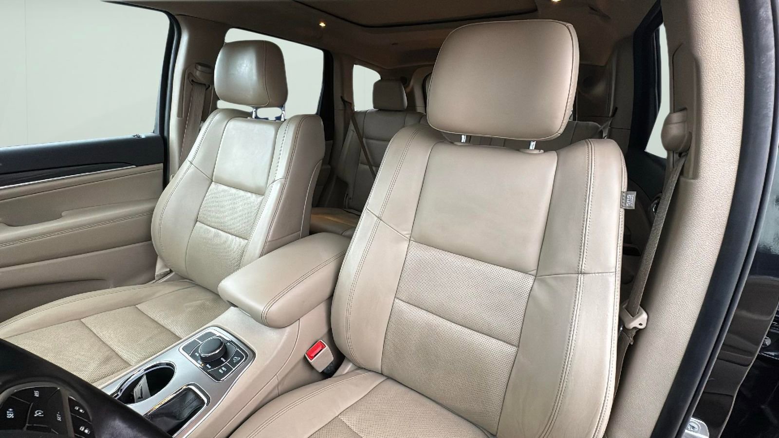 Used 2021 Jeep Grand Cherokee Limited w/ Luxury Group II image 12