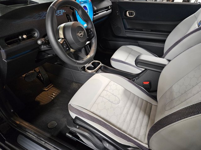 Certified 2025 MINI Cooper S FWD image 9