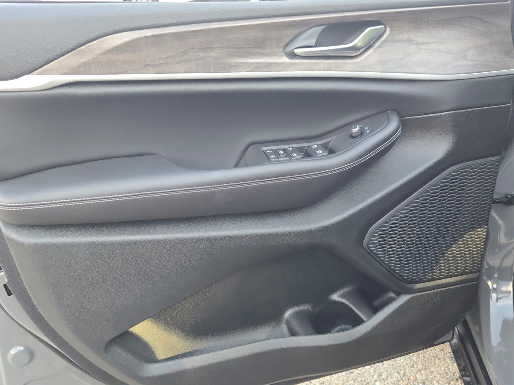 New 2027 Jeep Grand Cherokee Altitude AWD/4WD image 32
