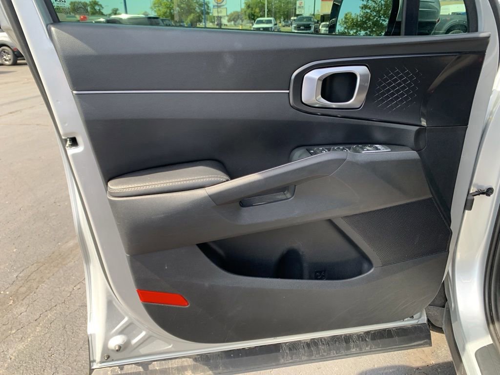 Used 2022 Kia Sorento LX FWD image 33