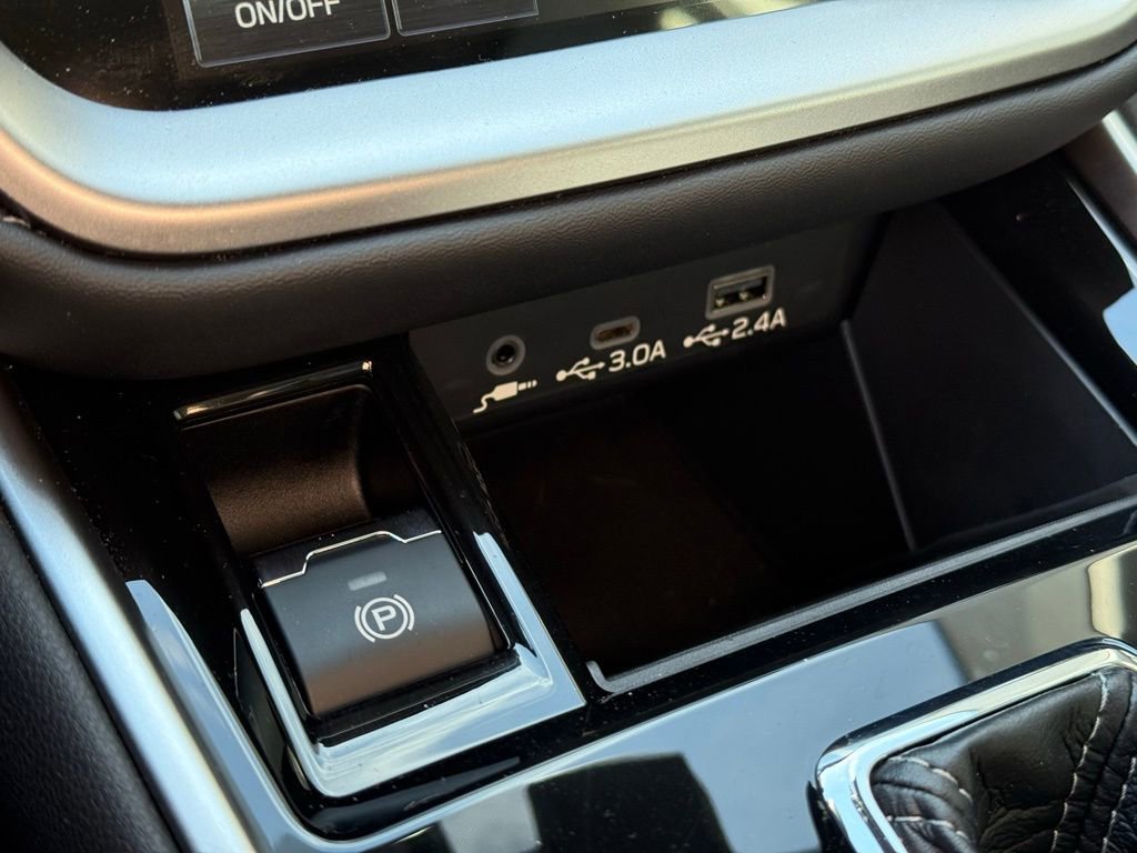 Certified 2025 Subaru Outback Limited image 17