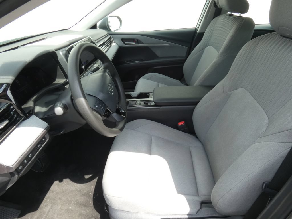 Used 2025 Toyota Camry LE FWD image 7